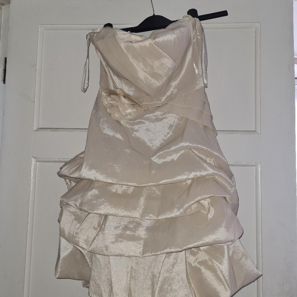 cream satin party dress
from quiz
size 10
slight mark as seen on pic
worn once