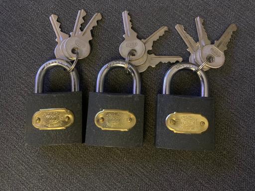 Buy & Sell Hertfordshire St. Albans - Photos for 3 x padlocks and keys