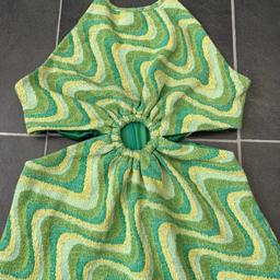 Zara Dress Green waved print cut out style dress size eur medium approx size 8/10 
Looks amazing on!