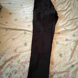 New look ladies jeans 
Size 14
Black colour 
Used in very good condition