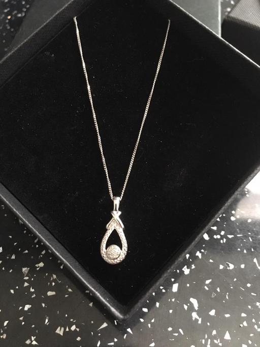 Buy & Sell West London Yeading - West London - Photos for STEALING SILVER DIAMOND NECKLACE