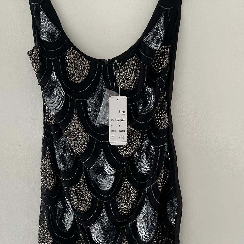 Hi and welcome to this great beautiful looking rare deadstock ladies TFNC London Embellished Sequin Dress Size 1 Uk 8
Top to bottom 35"
Pit to pit 17.5"
new with tags thanks