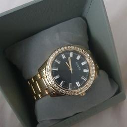 here you have a gold Guess watch

hardly worn

was adjusted, I have the extra links to the watch will send with the watch.

retails for over £100

grab it for a bargain

£40 or nearest offer

I also have a silver one that I am selling

thanks for looking