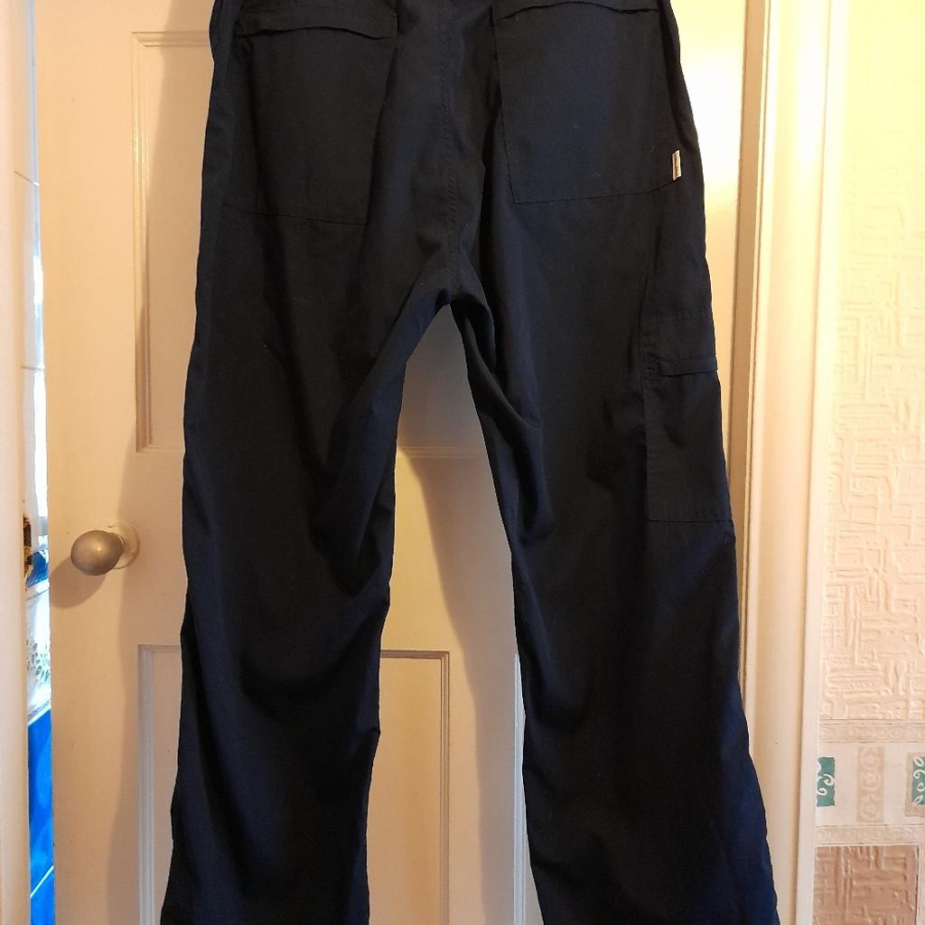 Navy comfy combats reg leg.
Worn once in ex. cond.
Fy3 layton or post