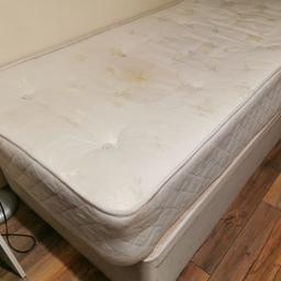 Single Divan Base
With mattress
Do have some marks here and there, please see photos