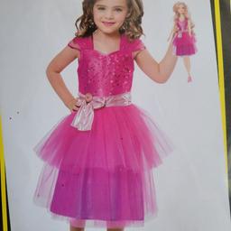 Verkaufe nur ein Mal getragenes, top erhaltenes 3-teiliges Barbie-Prinzessin-Kostüm in Gr. 134 (8 – 10 Jahre) inkl. Originalverpackung.

Das Set besteht aus dem schicken, pink-glitzernden Prinzessinnenkleid, einem passenden Glitzer-Haarreifen so-wie dem identischen Prinzessinnenkleid für die Barbie-Puppe, so dass die kleine Glitzer-Prinzessin mit ihrem gleichgekleideten „Mini Me“ Karneval feiern kann.

Neupreis (Kaufbeleg vorhanden): 35,99 €

Tierfreier Nichtraucherhaushalt!

Versand gegen Kostenübernahme (ab 4,40 €) möglich.

Dieser Privatverkauf erfolgt unter Ausschluss jeglicher Gewährleistung/Rücknahme. Rechtsweg ausgeschlossen!