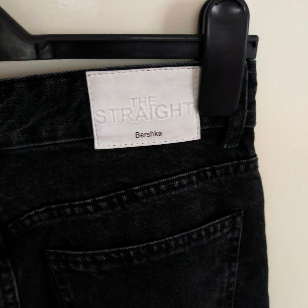 Bershka black straight leg jeans
Only worn once or twice
Very good condition
UK 10