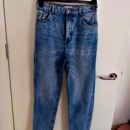 Bershka mom jeans
Only worn couple of times
Very good condition
UK 10