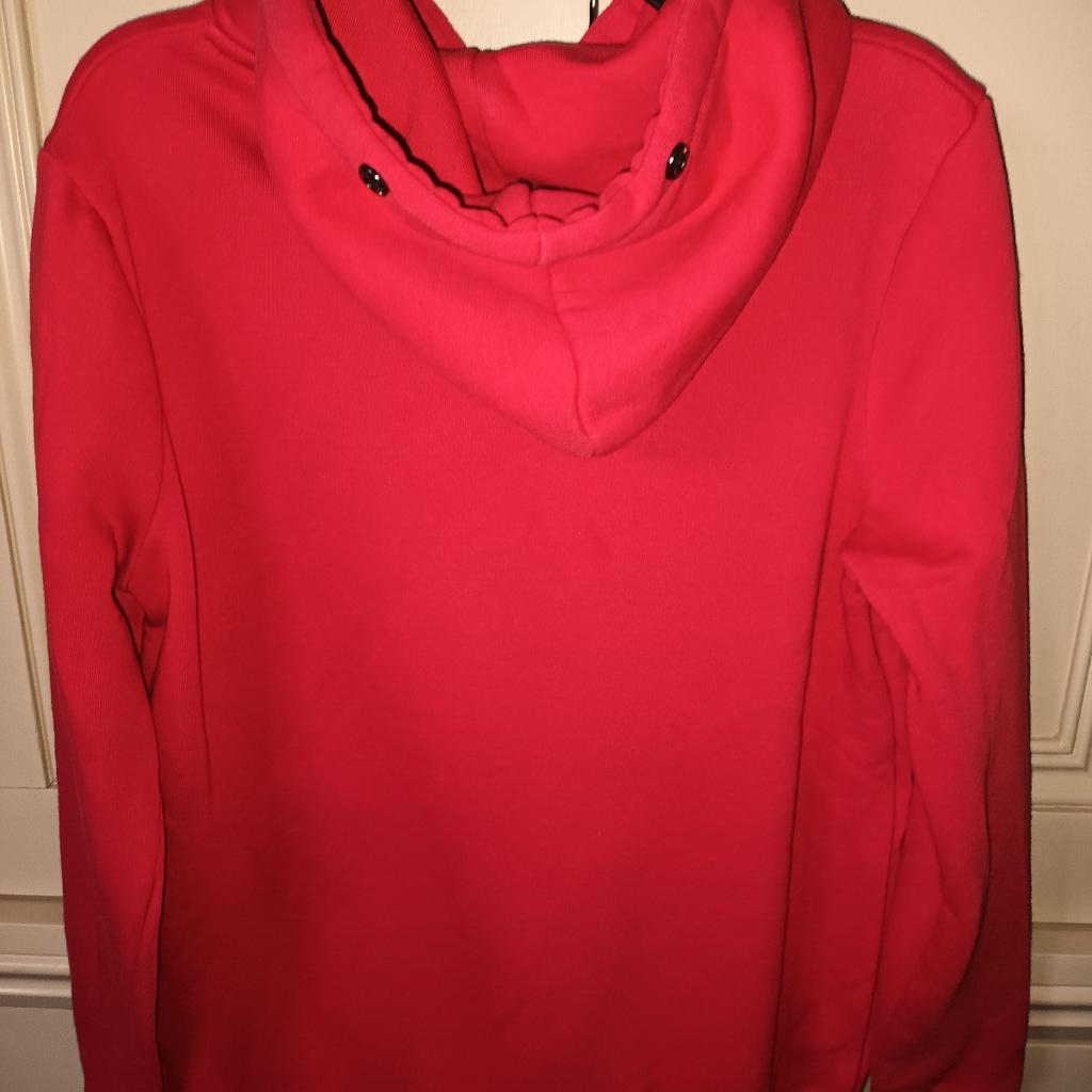 2 HOODIES EX CONDITION RED IS FLEECE LINED UNISEX.
2ND.JURASSIC PARK HOODIE LINED..