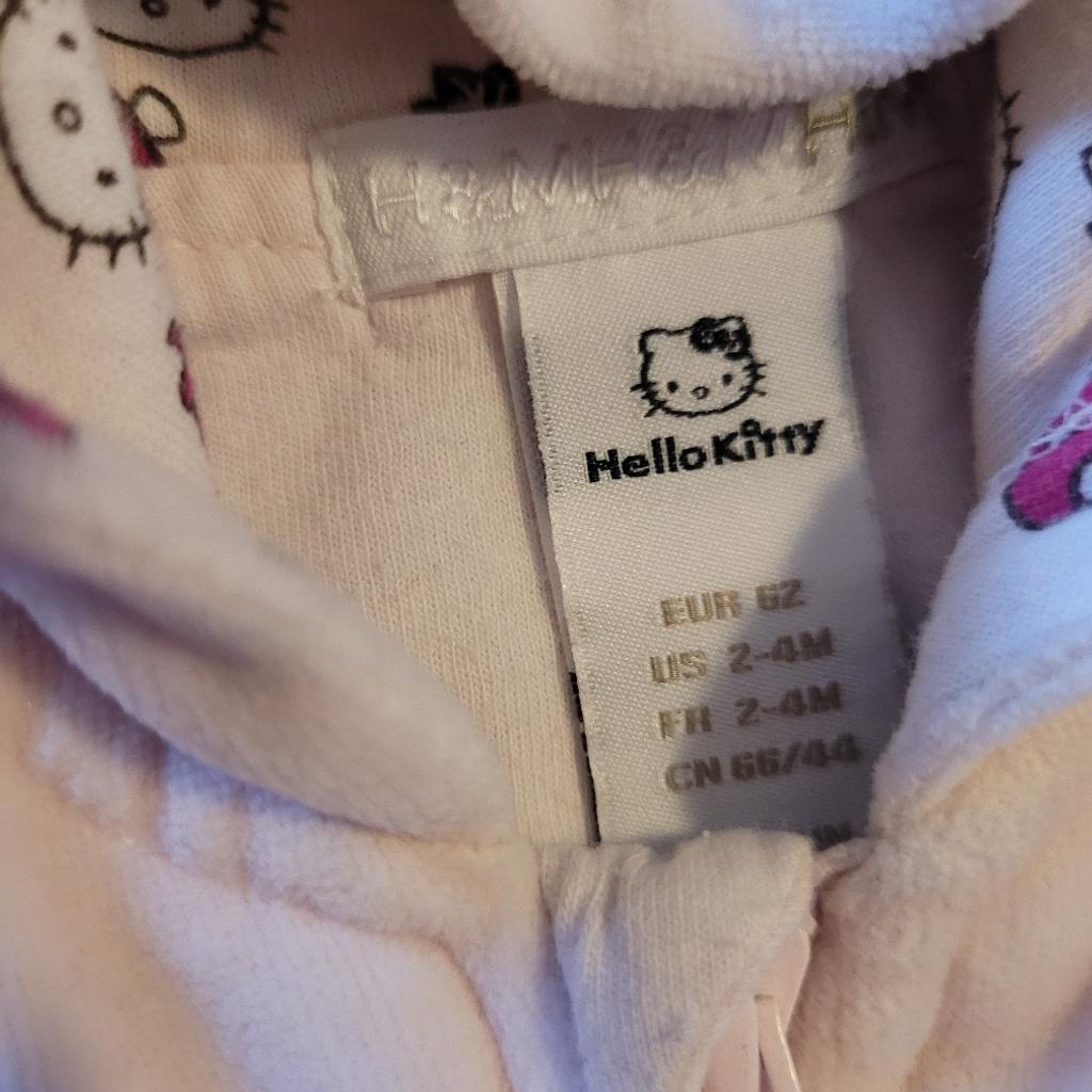 Hello Kitty Sweatjacke in größe 62 von H&M.
Gerne getragen dennoch in einem Top Zustand.
Wir sind ein Nichtraucher Haushalt.
Versand möglich, Kosten übernimmt der Käufer.
Überweisung, PayPal oder Bezahlung bei Abholung möglich.
Keine Rücknahme oder Garantie.