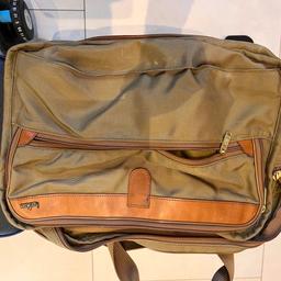 Outstanding value Hartmann flexible laptop plus bag. Better than tumi. Hard wearing perfect. Cost £900 yours for £150. Cash upon collection.