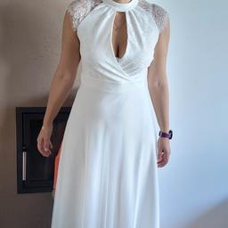 Verkaufe schönes, schlichtes weißes Ball-/Abendkleid, auch als Brautkleid zu verwenden. Farbe: ivory. größe 36, wurde nur für die anprobe getragen. keine änderungen vorgenommen. kleid ist neu. kann gerne anprobiert werden. ich bin 164 groß, länge passt perfekt.