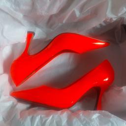 For sale : Orange heels UK size 2 and come in box but heels never been worn.

🌌 Collection 🌌

💙ask any questions

💖 thanks for looking at my items.

 🙂 You will not be disappoin