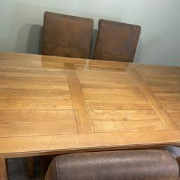 Large oak, dining table in used condition. Measurements are length 180 cm width 90 cm