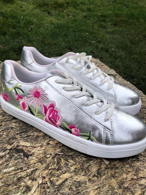 Buy & Sell West Yorkshire Kirklees - Photos for New Look metallic trainer shoes 8