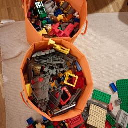 Lego Duplo
verschiedene Bausätze zb Zoo oder batteriebetriebener Zug mit Gleise...