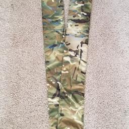 Camouflage fabric longbow cover. 85 inches in length. 4 inches width. washable rainproof fabric. fully lined. Extra fabric at base for extra strength. Bootlace tie fastening. Handmade

will fit many other bows. if you need a specific size just ask

reduced to 12