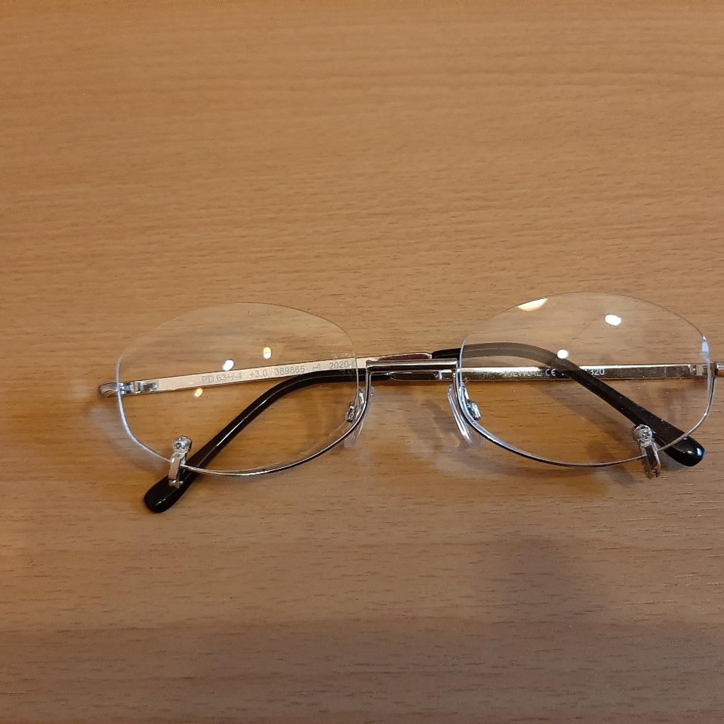 Schminkbrille, nur 2 x verwendet, 3 Dioptrien, wie neu, Versand möglich gegen Übernahme der Versandkosten, kein Umtausch.