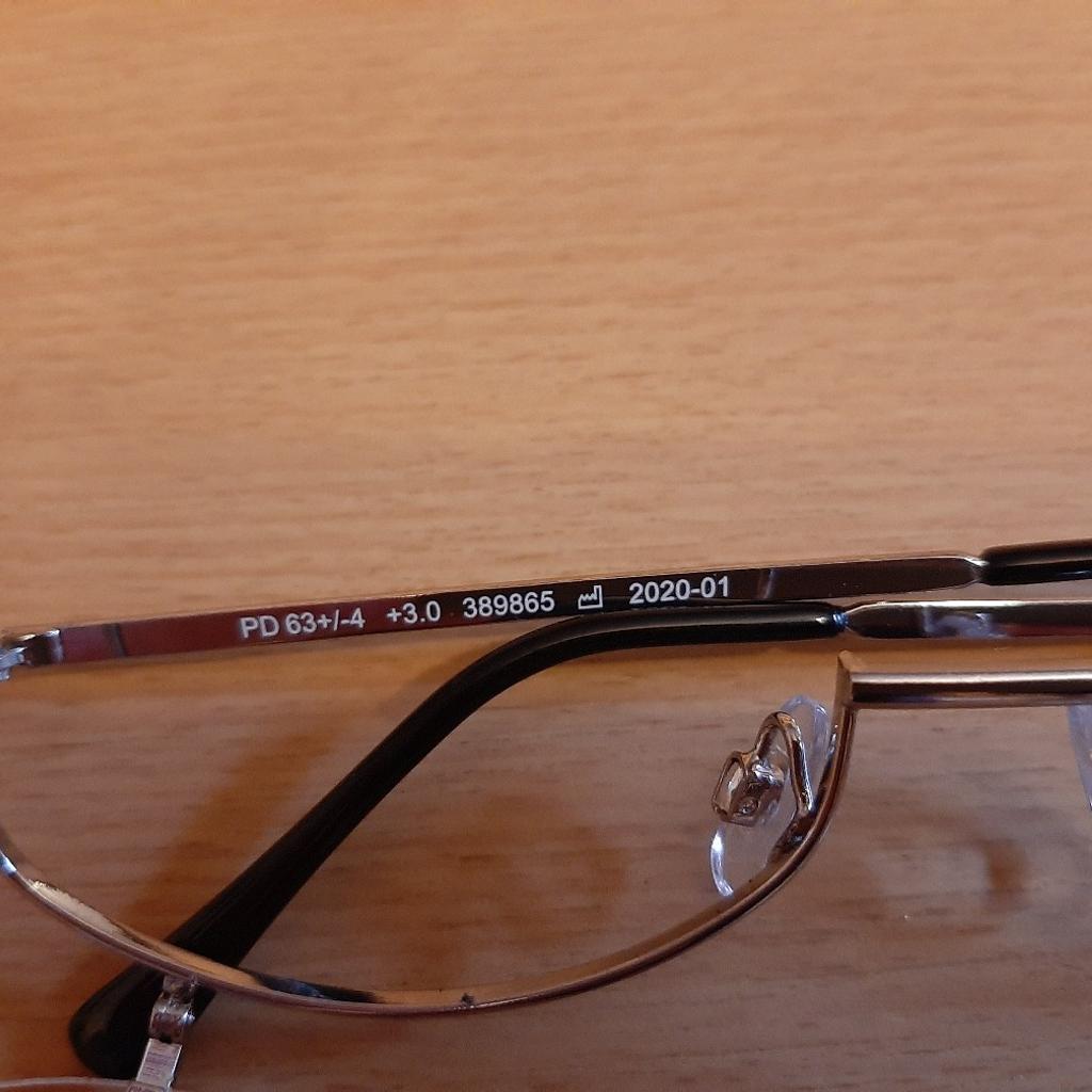 Schminkbrille, nur 2 x verwendet, 3 Dioptrien, wie neu, Versand möglich gegen Übernahme der Versandkosten, kein Umtausch.