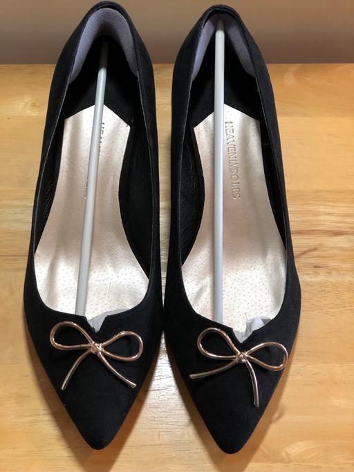 Buy & Sell Kent Canterbury - Photos for Black court shoes with gold bow