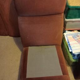 a middle chair left from a corner unit from the 70s
the body of the chair is in really good condition 
the cushion seat needs recovering as pictured