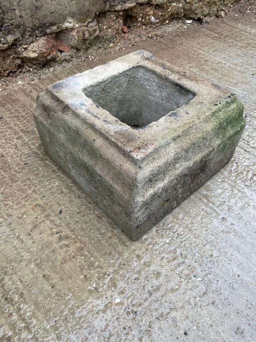 Buy & Sell Surrey Reigate and Banstead - Photos for Stone plinth