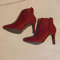 Ladies ankle boots with Stilleto heel
Size 6 with a 3.5 inch heel
Suede Effect, zip fastening
Never worn, in bags and box

Collection or local local delivery for a small fee