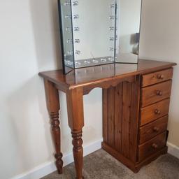 Wooden dressing table with x5 draws, good condition. mirror NOT included.

L- 0.91cm
W- 0.40cm
H- 0.78cm

could deliver if local