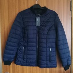 Navy puffer jacket.
From New Look.
Size 12.
Excellent condition, never been worn, tags still on.
RRP £30.

Collection Strathaven or buyer pays postage.