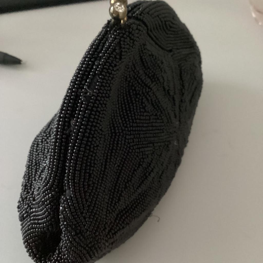 Black beaded bag
Good condition for age
See pic4 and pic 3