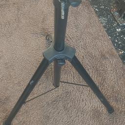 stagg speaker /lighting stand. sturdy and with very few marks. all knows intact and with securing pin. one only