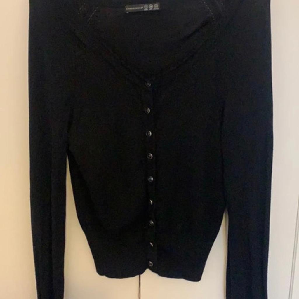 Atmosphere sheer black Cardigan
Size 8
Button detail
Long sleeved
Worn a couple of times