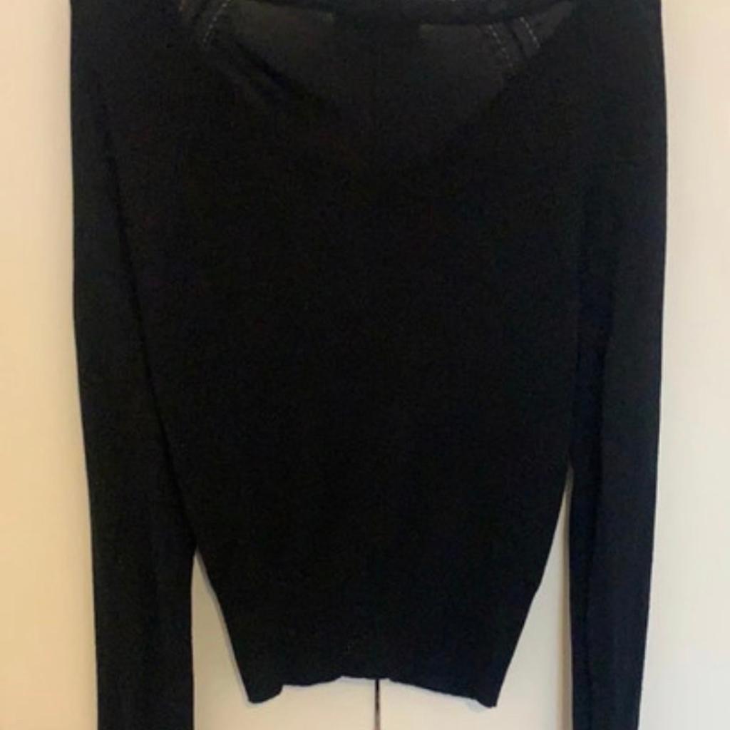 Atmosphere sheer black Cardigan
Size 8
Button detail
Long sleeved
Worn a couple of times