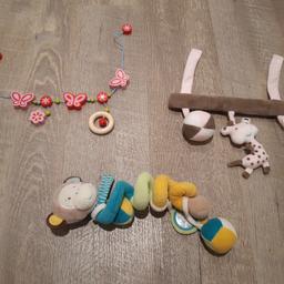 Baby Kinderwagenkette Haba
Schmetterlinge aus Holz 5€ -- verkauft

Baby Spielzeug für Maxi Cosi
braun, rosa Giraffe 3€

Baby Spielzeug für Maxi Cosi
Bunter Affe 3€