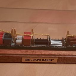 Containerschiff MS " Cape Darby " von Modellbau Conrad mit Gebrauchsspuren an der Abdeckung 
Abholung in Nußloch 
Versand plus Porto