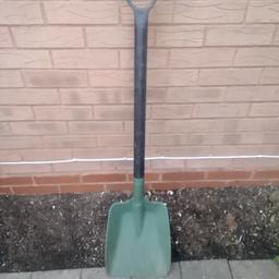 This lightweight spade useful for a variety of jobs, garden bark, workshop shavings, snow shifting etc, can be be viewed before purchase collection only no offers and in very good condition