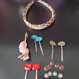 hair accessories bundle 
includes 
headband 
6 jewel hair slides 
1 hair clip
5 red hair jewels
4 diamante hair jewels
Good used condition 
COLLECTION ONLY