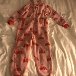 Childrens sleep onesie
Very soft to touch
Tractor design
With hood & pockets
Great condition, hardly worn