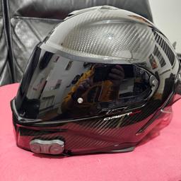 Bought last year, good as new, used a couple of times. With dark and clear visor and instruction manual. A great helmet and a great communicator, the Sena 10R. I am selling all my bike gear because I can't use it, unfortunately.

Size is a MEDIUM