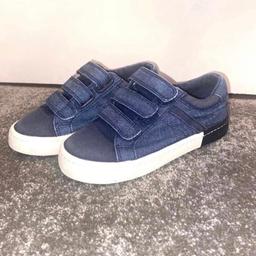Next boys denim pump’s - trainers
Size 10
Very good condition
Worn twice

Collection only