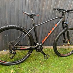 😎Scott Aspect 940 mountain bike

Colour: graphite grey/red


18. Shimano gears. 

20 inch large lightweight frame

Lock off SR SunTour, front suspension forks

29 inch wheels

Hydraulic disc brakes

Very good condition

Ready to ride