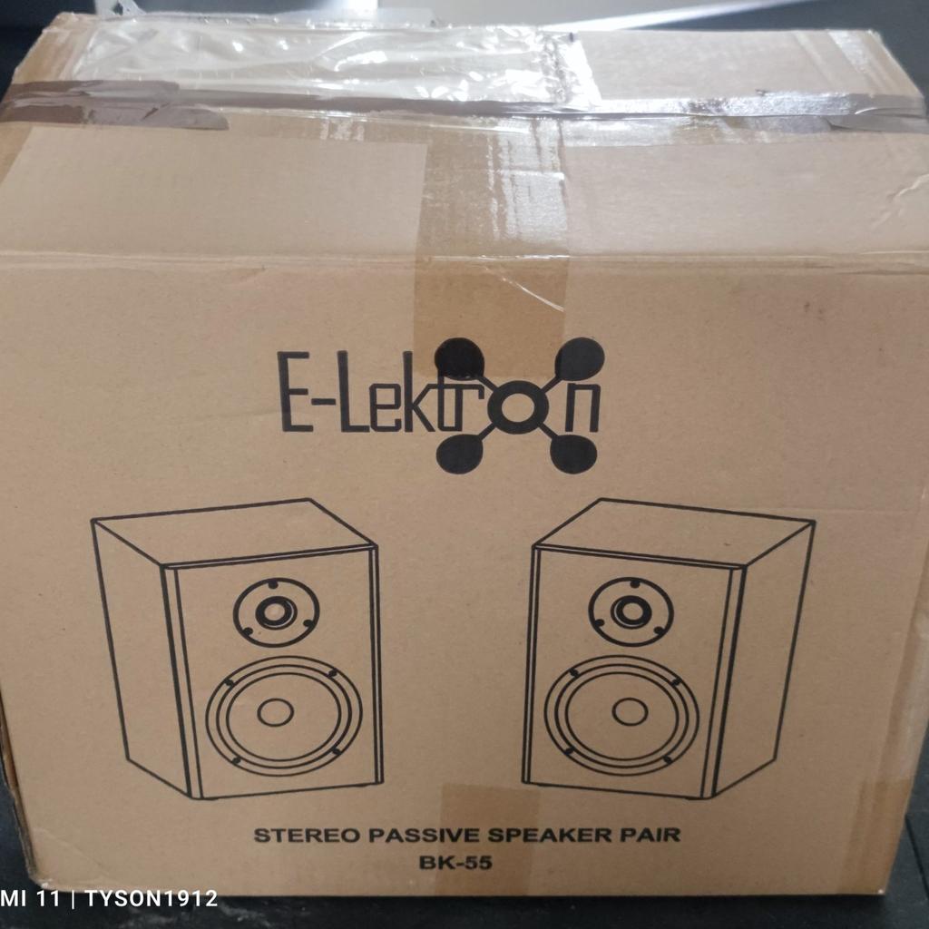 Verkaufe hier ein **neues**noch verpacktes Paar Lautsprecher
oh
E-Lektron BK-55(UVP.69.95)

Keine Garantie oder Rücknahme
Rechnung nicht vorhanden da es ein Geschenk war!!!!!

Festpreis!!!!!!!
