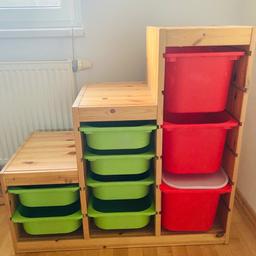 Verkaufe Spielaufbewahrungs Kommode mit 6 grünen Schubladen und 3 roten Kisten.

Massiv Holz