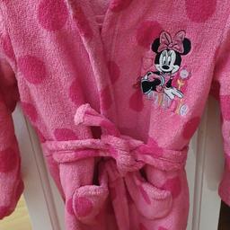 Disney minnie mouse dressing gown age 3-4, and a pawpatrol dressing gown age 3-4. Both in excellent clean condition £1.25 each or both for £2.25