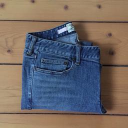 Süße 3/4 Jeans von Abercrombie & Fitch, sehr guter Zustand, US Gr. 6 - D Gr. M (38) schöne Passform durch Stretchanteil...

Privatverkauf ohne Gewährleistung
Versand zuzüglich Versandkosten
Tierloser Nichtraucherhaushalt

#jeans #abercrombieandfitch #hose #dreivierteljeans #A&F