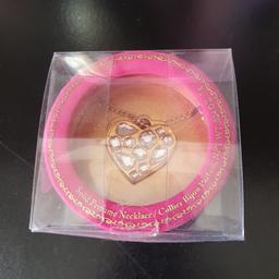 juicy couture solid perfume necklace
viva la juicy
jewel detail
brand new
COLLECTION ONLY