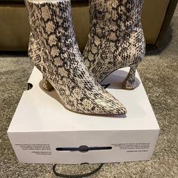 ALDO Haireri Ankle Boots (UK4)

Colour: Bone Multi
Heel height: 4.0 inches

Small scuff to the front of the boots and on the heels as you can see in the photos but comes in original box with packaging as only been worn once

Paid £120 

Smoke & Pet Free Home