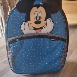 Mickey Mouse Koffer von Samsonite NP 89€ wurde nur 1 mal benutzt. Alles funktioniert einwandfrei und es gibt auch keinerlei Flecken.
Höhe 49cm
Breite 35,5cm
Tiefe 18cm
Volumen 24l