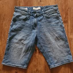 Biete diese kaum getragene kurze Herren Jeans an
Angabe Weite 30, Am Bund ca. 39 cm
spezielle Maße kann ich auf Anfrage gerne nehmen

Privatverkauf - keine Garantie der Rücknahme