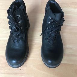 Boys Clark’s black ankle boots size 2 1/2 G width fit which is 34 (EU) size